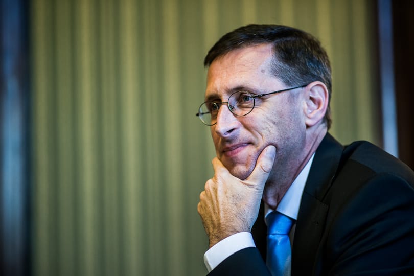 Varga: eszük ágában sincs kivonulni a bankoknak