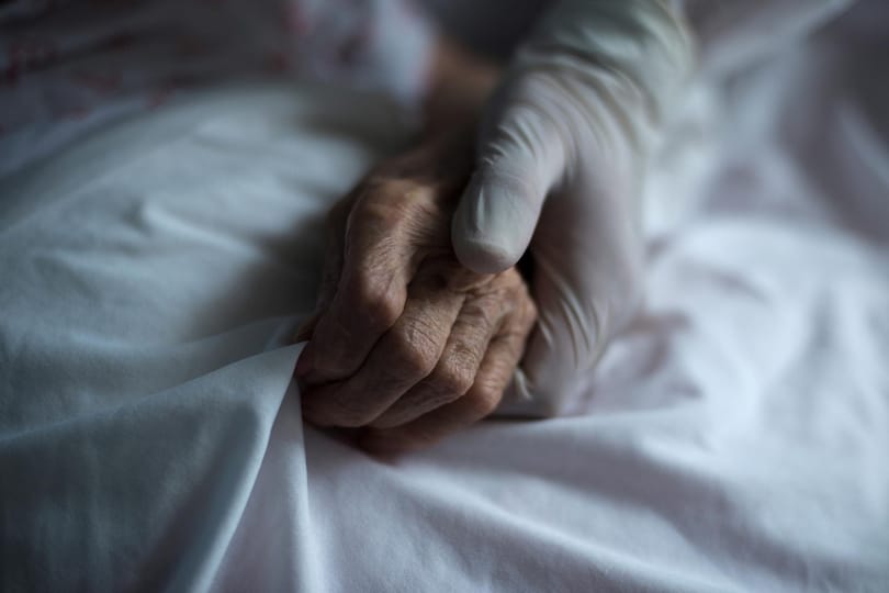 Meredeken csökken az idősotthonok lakóinak koronavírus elleni védettsége