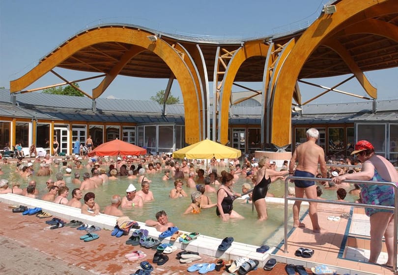 Költségvetés 2011: további milliárdok a turizmusra