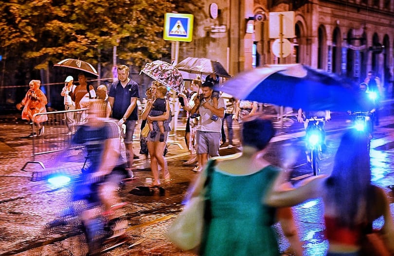Lecsapott a vihar Budapestre, végül 22 órakor, egyórás halasztással indult a tűzijáték