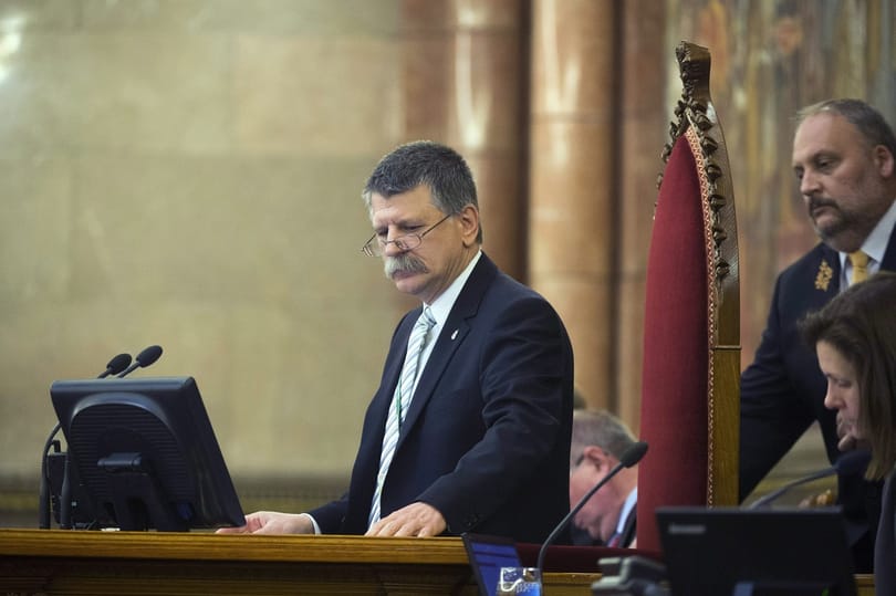 Fideszes prominens fúrja a minisztériumok vidékre költöztetését