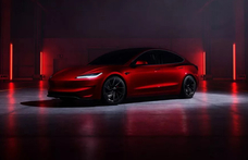 Nagyot üt a már nálunk is kapható legerősebb új Tesla Model 3