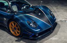 Eladó egy rendkívül különleges Pagani Zonda Tircolore