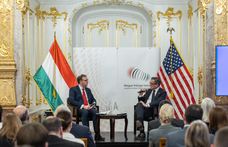 Az ügyvivő amerikai nagykövet szerint nem lesz több aktivizmus, de az orosz energia miatt odaszúrt a magyar kormánynak