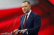 Fociultrákkal verekedett és a Tusk-kormánnyal is keményen bánna az új lengyel államfő