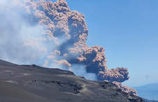 Kitört az Etna, menekülnek a turisták – videó