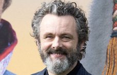 A saját pénzéből fizette ki a szomszédai tartozását Michael Sheen 