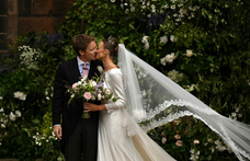 Aktivisták zavarták meg a brit királyi család újabb álomesküvőjét – videó