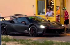Ilyen Ferrari is ritkán tűnik fel a McDrive-ban, mint Charles Leclerc-é az imolai verseny után