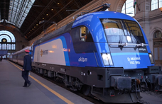 Budapesti vonatok menetrendjét is átírta a csehországi halálos vasúti baleset