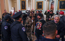 22 év börtönre ítélték a Capitolium támadóját, Trump kegyelmet adott neki, most százmillió dollárt követel az államtól a társaival