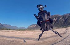 Lengyel cég csinálta meg minden sci-fi film ikonikus járművét: a repülő motort – videó