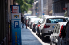 Érdemes figyelni, most szombaton fizetős a parkolás