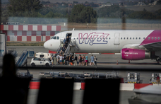 A Wizz Air megszünteti az emelt díjas telefonszámát és bővíti az ügyfélszolgálati lehetőségeket