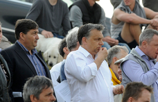 Orbán épp egy olyan adatot hagyott ki a vagyonnyilatkozatából, amire a civileket köteleznék