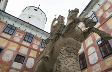 Nálunk a NER-udvar vinné a kastélyokat, Burgenlandban a gazdaságot és a turizmust pörgeti az örökség