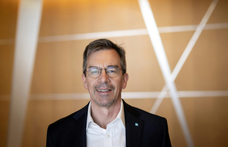 A készpénz nem tűnik el, de nem ezé a jövő – interjú Peter Roebbennel, a K&H Bank vezérigazgatójával