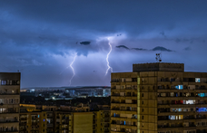 Tizennégy megyére adtak ki elsőfokú figyelmeztetést zivatarok miatt