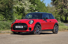 A legenda tovább él: Angliában vallattuk a méregzsák új Mini JCW-ket