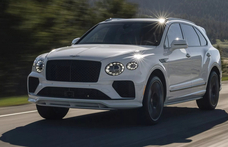 Bukta a V12-t, de erősebb V8-at kapott a Bentley legdurvább SUV-ja