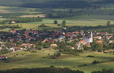 Tizedáron adott telekkel vonzana be fiatal párokat egy fogyatkozó falu a Balaton-felvidéken