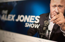 Hiába vette meg a szatirikus lap Alex Jones InfoWars-át, Elon Musk nem adja át a hozzáférést az oldal X-fiókjához