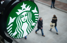 Sztrájkolnak a Starbucks dolgozói Amerikában, mert betiltották a mintás ingeket