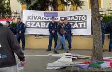 A sajtó szabadságáért tüntetett a Momentum – videó