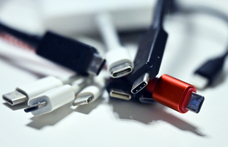 USB-töltőket vizsgált a fogyasztóvédelmi hatóság, majdnem 90 százalékuk nem felelt meg a biztonsági előírásoknak