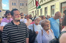 Ma hat városban tüntettek az üldözési törvény ellen, és folytatódnak a tiltakotó demonstrációk