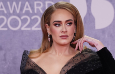„Ne légy ilyen kurva nevetséges!” – Adele koncert közben oltotta le egy rajongóját