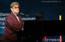 Elton John alig lát, a saját musicaljét sem tudta megnézni