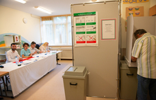Két órával az urnazárás előtt Budapesten beállt az első helyre a XVI. kerület, vidéken pedig Vas megyében özönlenek az emberek szavazni