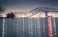 Kártyavárként dőlt össze a baltimore-i híd, amelynek nekiütközött egy szingapúri teherhajó – videó