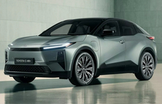 Itt a tisztán elektromos vadonatúj Toyota C-HR+