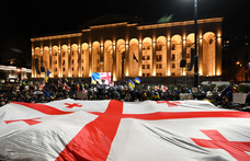 Hiába az elnöki vétó: a georgiai parlament megszavazta a külföldi ügynök törvényt
