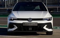 Kereken 300 lóerővel debütált a legmérgesebb új VW Golf GTI