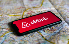 Teljesen szétvertek egy Airbnb-t, még az ágyakat is kidobták az ablakon – egy kisebb vagyonba került rendbe tenni a lakást