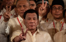 Duterte pénteken áll először bíróság elé Hágában