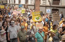 Tízezrek tüntettek a Kanári-szigeteken a fenntarthatatlan turizmus ellen