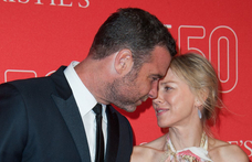 Modellkarrier: Naomi Watts és Liev Schreiber 16 éves lánya bemutatkozott a kifutón