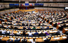 Závecz: A magyarok kétharmada azt várja az EP-be küldött politikusoktól, hogy a kormány álláspontját képviseljék