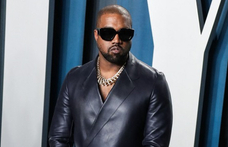 Náci őrjöngésbe kezdett Kanye West, horogkeresztes pólót is bemutatott