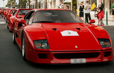 Luxusautó-kereskedés fiatal sofőrje tört össze egy egymilliárd forintos Ferrari F40-est