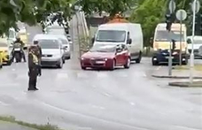 Még a szirénázó mentőt is megállították a türk delegáció miatt – videó