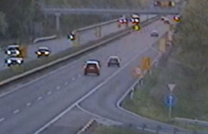 Egyszerűen megtorpedózta a figyelmetlen autós az autópályán előtte haladót – videó