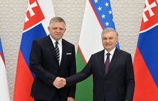 Robert Fico Üzbegisztánban elmélkedett arról, hogy túl sok párt van Szlovákiában, inkább Kína és Vietnám példáját követné
