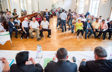 Népszava: Elsöprő többséget szereztek a fideszes romák az Országos Roma Önkormányzatban