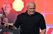 Phil Collins Petőfi költeményei hatására megtanul magyarul – egy új színdarabban