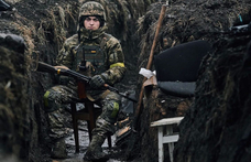 Most a Richterre hivatkozva blokkolja Ukrajna támogatását Szijjártó
